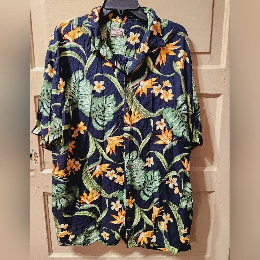 Aloha Hut Hawaii Floral Casual Button Down EUC